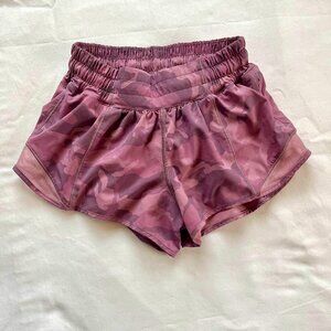 Lululemon hotty hot shorts size 2 inseam 2.5 incognito camo pink taupe low rise